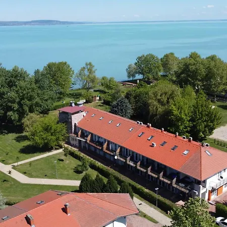 Waterfront Apartment Zamardi